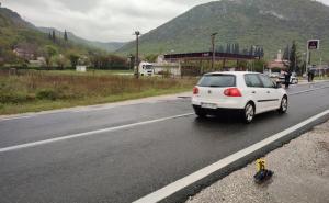 Foto: Bljesak.info / Povrijeđena djevojka nakon saobraćajne nesreće
